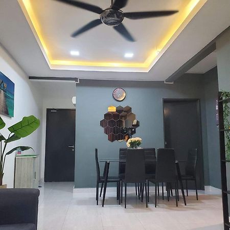 Apartamento Casa Inderaloka Pantai Batu Buruk Kuala Terengganu Exterior foto