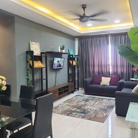 Apartamento Casa Inderaloka Pantai Batu Buruk Kuala Terengganu Exterior foto