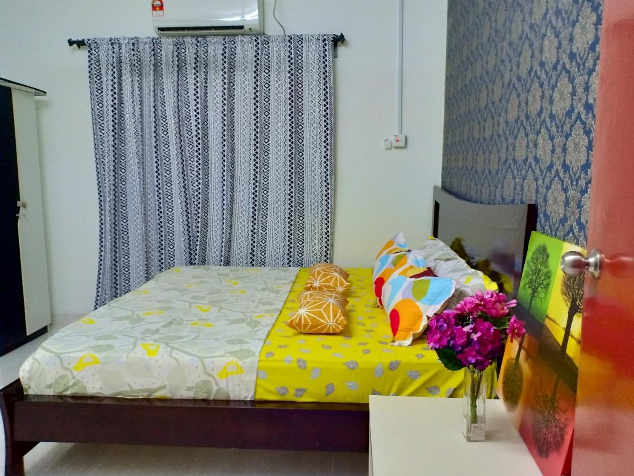 Apartamento Casa Inderaloka Pantai Batu Buruk Kuala Terengganu Exterior foto